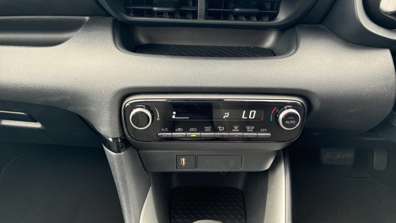 Toyota Yaris 1.5 Hybrid Design 5dr CVT Hybrid Hatchback